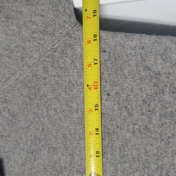 Garnet Hill Cashmere Shirttail Sweater Size Medium Grey Lace Bottom - Picture 12 of 14